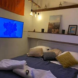 https://apt-le-silence-des-toits-silence-under-the-roofs.hotels-rhonealpes.com