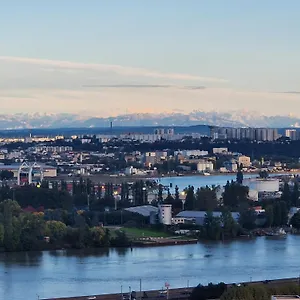 https://apt-t4-5-avec-vue-sur-les-alpes-a-5-minutes-de-lyon.hotels-rhonealpes.com